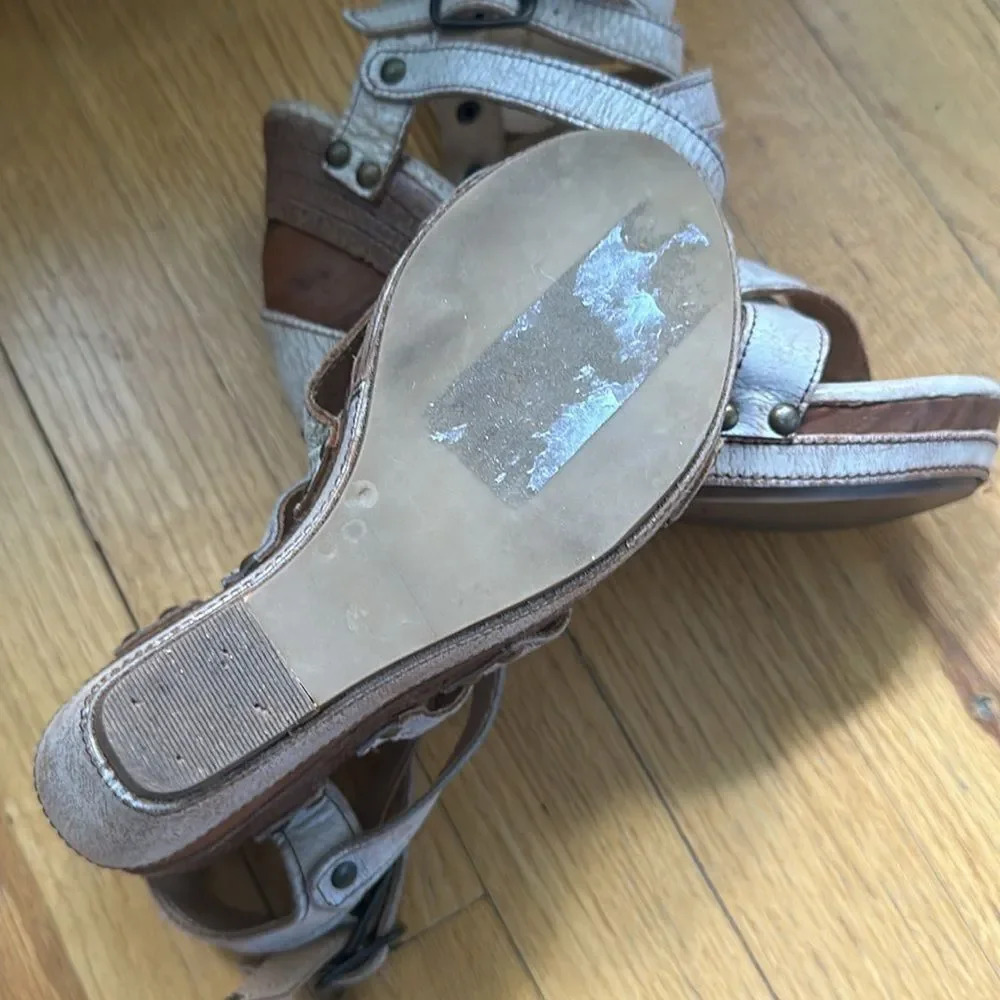 Women's Strappy Wedge Sandals - Picture 6 of 7